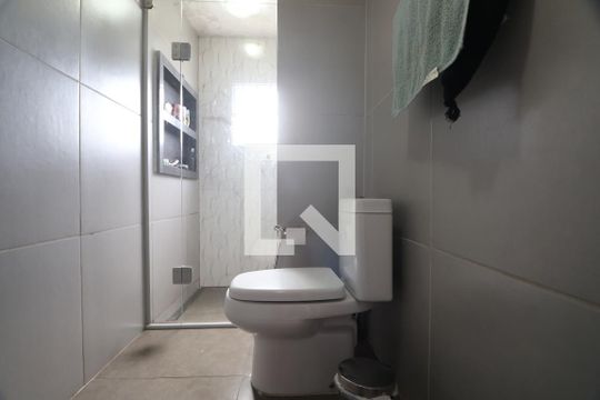 Banheiro suíte de casa à venda com 3 quartos, 170m² em Niterói, Canoas