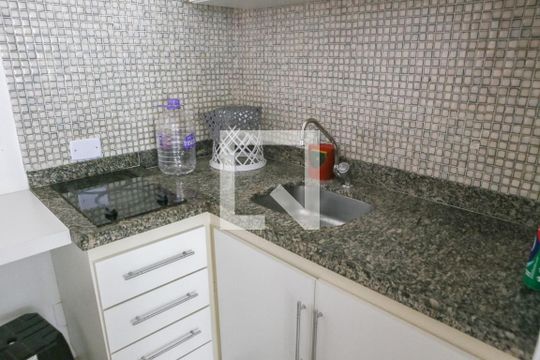 Cozinha de apartamento para alugar com 1 quarto, 42m² em Barra Funda, São Paulo