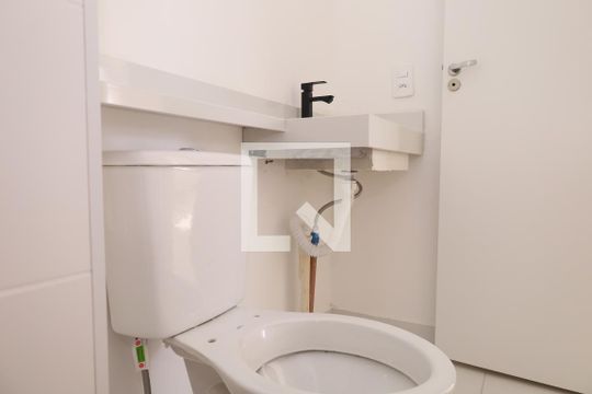 Banheiro de apartamento para alugar com 2 quartos, 33m² em Vila Nova Curuca, São Paulo