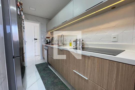 Cozinha de apartamento à venda com 3 quartos, 190m² em Jardim Arpoador, São Paulo