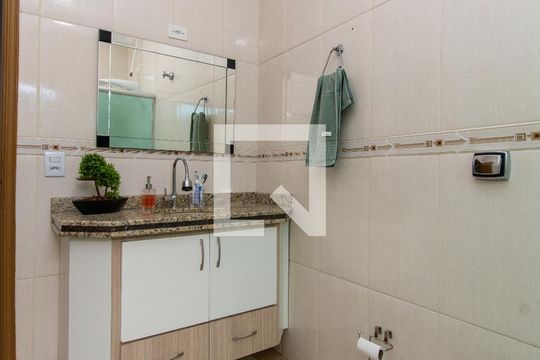 Banheiro Corredor de casa à venda com 3 quartos, 242m² em Vila Maricy, Guarulhos