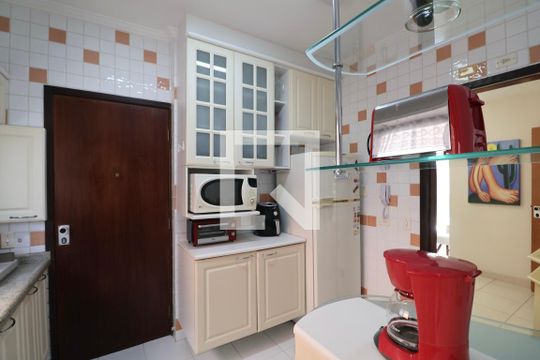 Cozinha de apartamento para alugar com 4 quartos, 100m² em Barra Funda, Guarujá