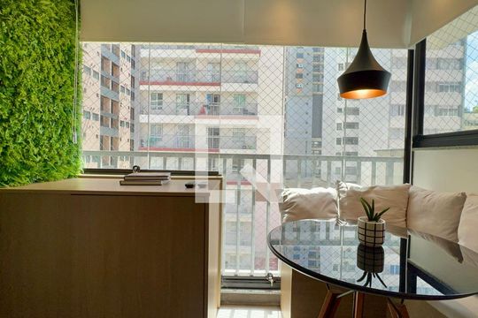Varanda de kitnet/studio para alugar com 1 quarto, 26m² em Pinheiros, São Paulo