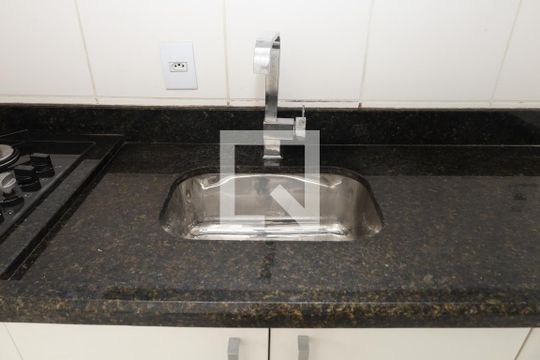 Cozinha de apartamento à venda com 2 quartos, 43m² em Vila Carmosina, São Paulo