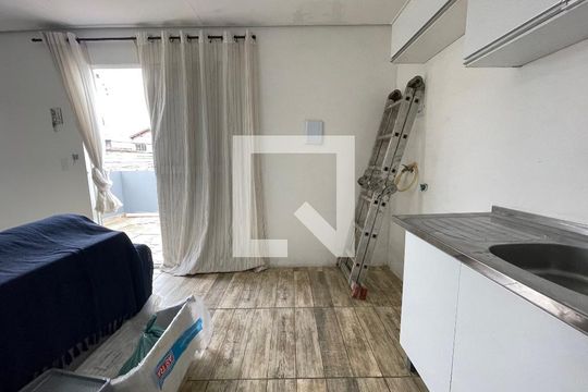 Cozinha de casa para alugar com 2 quartos, 60m² em Jardim Arpoador, São Paulo