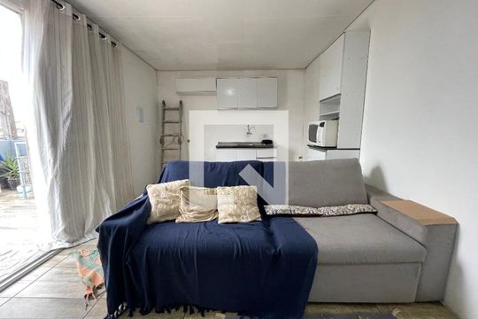 Sala de casa para alugar com 2 quartos, 60m² em Jardim Arpoador, São Paulo