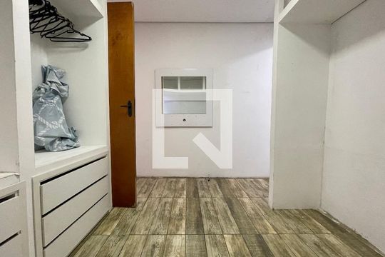 Quarto 2 de casa para alugar com 2 quartos, 60m² em Jardim Arpoador, São Paulo
