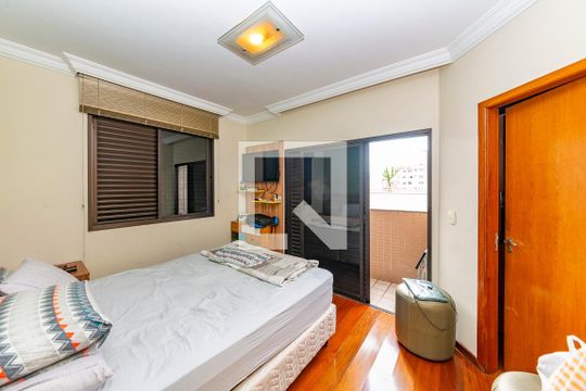 Suíte de apartamento à venda com 5 quartos, 242m² em Coração Eucarístico, Belo Horizonte