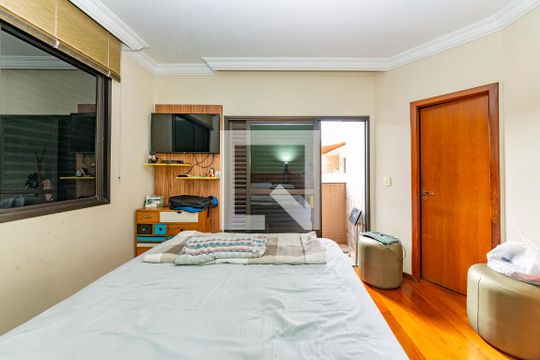Suíte de apartamento à venda com 5 quartos, 242m² em Coração Eucarístico, Belo Horizonte