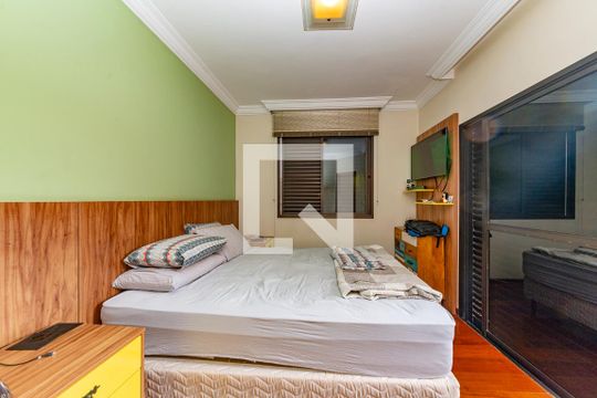 Suíte de apartamento à venda com 5 quartos, 242m² em Coração Eucarístico, Belo Horizonte