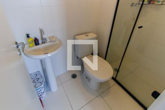 Banheiro de apartamento para alugar com 2 quartos, 42m² em Vila Ema, São Paulo