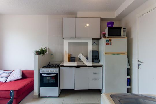 Cozinha de apartamento para alugar com 2 quartos, 42m² em Vila Ema, São Paulo