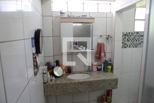 Banheiro de casa à venda com 2 quartos, 58m² em Sta Cruz Ind, Contagem