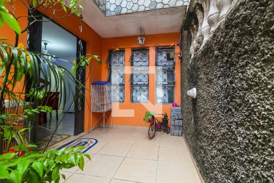 Quintal de casa à venda com 4 quartos, 112m² em Vila Suica, São Paulo