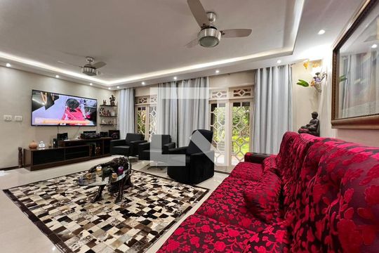 Sala de casa de condomínio à venda com 4 quartos, 700m² em Taquara, Rio de Janeiro