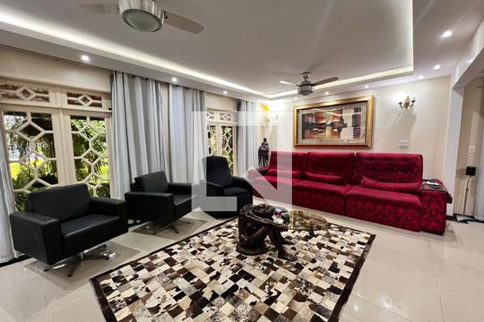Casa de Condomínio à venda com 4 quartos, 700m² em Taquara, Rio de Janeiro