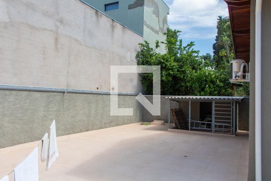 ÁREA EXTERNA FUNDOS de casa à venda com 3 quartos, 180m² em Cidade Universitária, Campinas