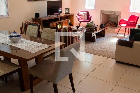 SALA de casa à venda com 3 quartos, 180m² em Cidade Universitária, Campinas