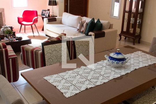 SALA de casa à venda com 3 quartos, 180m² em Cidade Universitária, Campinas