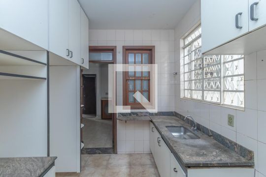 Cozinha de casa para alugar com 3 quartos, 360m² em Cidade Nova, Belo Horizonte