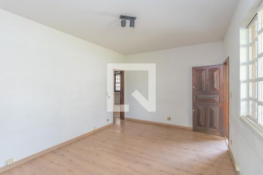 Casa para alugar com 3 quartos, 360m² em Cidade Nova, Belo Horizonte