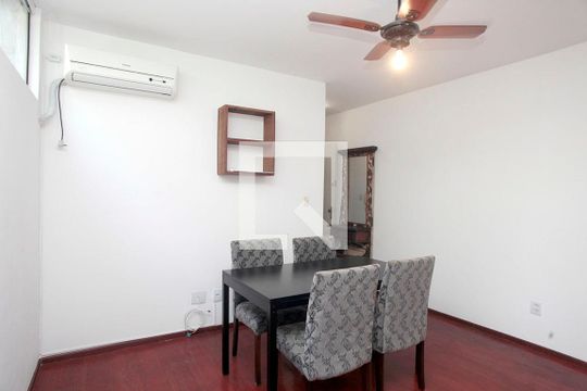 Sala de apartamento para alugar com 1 quarto, 49m² em São Geraldo, Porto Alegre