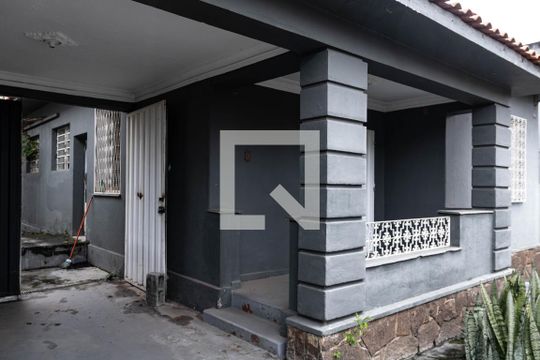 Área externa de casa para alugar com 3 quartos, 300m² em Barreiro, Belo Horizonte