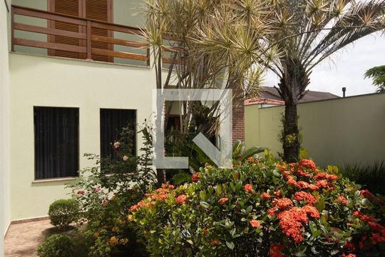 Quintal de casa à venda com 3 quartos, 250m² em Jardim Guapira, São Paulo