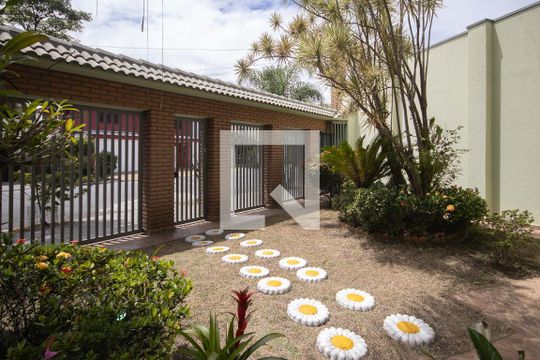 Quintal de casa à venda com 3 quartos, 250m² em Jardim Guapira, São Paulo