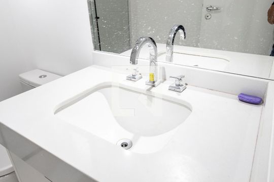 Banheiro de kitnet/studio para alugar com 1 quarto, 30m² em Perdizes, São Paulo