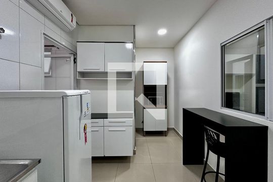 Sala/Cozinha de apartamento para alugar com 1 quarto, 30m² em Santo Amaro, São Paulo