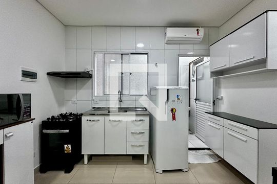 Sala/Cozinha de apartamento para alugar com 1 quarto, 30m² em Santo Amaro, São Paulo