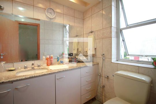 Banheiro da Suíte de apartamento à venda com 3 quartos, 198m² em Santo Antônio, Belo Horizonte