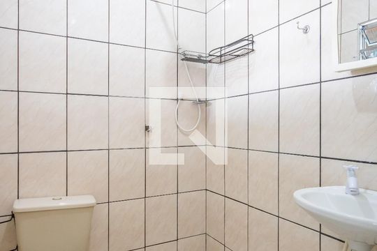 Banheiro de casa para alugar com 2 quartos, 43m² em Vila Yolanda, Osasco