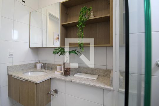 Banheiro de kitnet/studio para alugar com 1 quarto, 25m² em Indianópolis, São Paulo