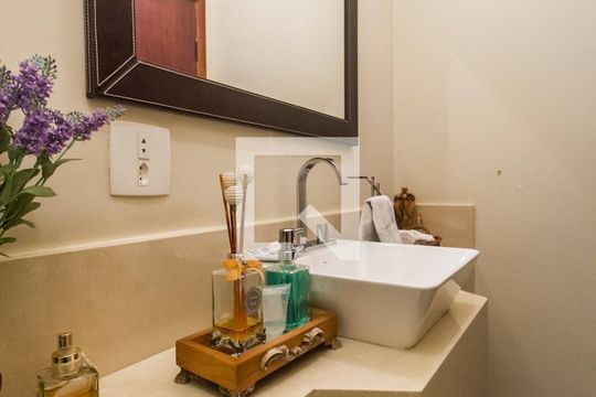 Lavabo de casa de condomínio à venda com 4 quartos, 849m² em Alphaville, Santana de Parnaíba