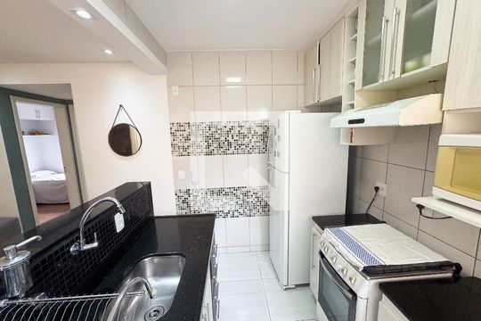 Cozinha de apartamento para alugar com 2 quartos, 48m² em Camargos, Belo Horizonte