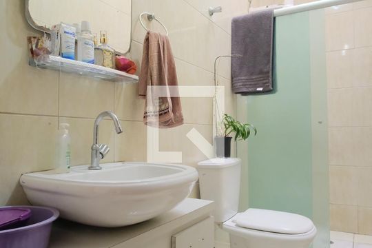 Banheiro de casa para alugar com 2 quartos, 111m² em Penha de França, São Paulo