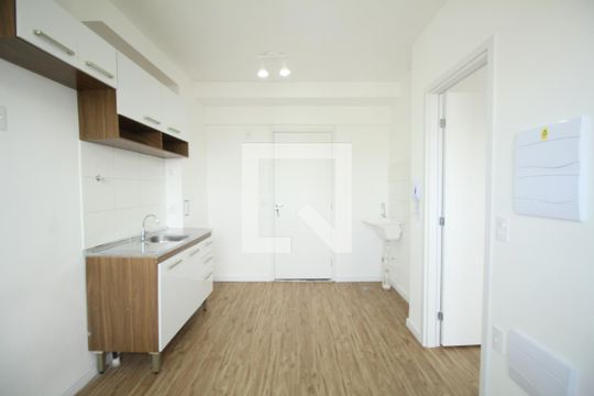 Sala/cozinha  de apartamento para alugar com 1 quarto, 27m² em Vila Andrade, São Paulo