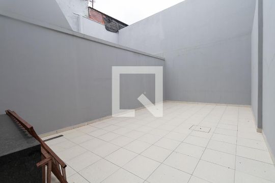 Quintal de casa à venda com 3 quartos, 165m² em Vila Ré, São Paulo