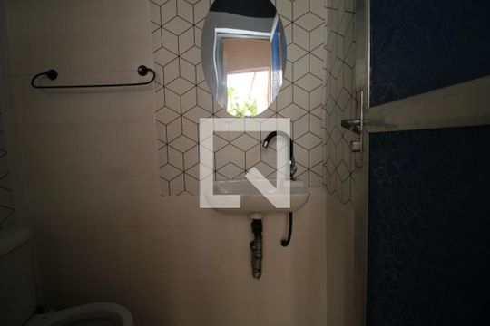 Banheiro de casa à venda com 1 quarto, 50m² em Irajá, Rio de Janeiro