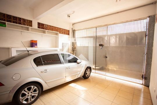 GARAGEM de casa à venda com 5 quartos, 208m² em Vila Continental, São Paulo