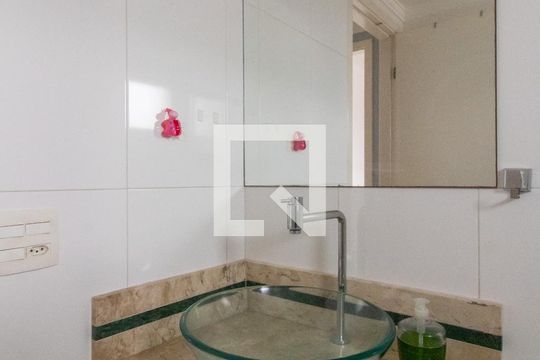 Banheiro de apartamento para alugar com 2 quartos, 49m² em Centro, Guarulhos