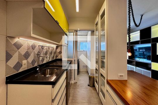 Cozinha de apartamento à venda com 1 quarto, 49m² em Vila Gertrudes, São Paulo