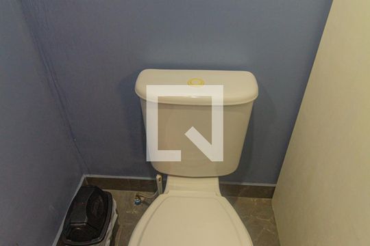 Banheiro de casa de condomínio à venda com 2 quartos, 65m² em Rio Branco, Canoas