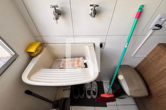 Lavanderia de apartamento à venda com 2 quartos, 45m² em Parque São Vicente, Mauá