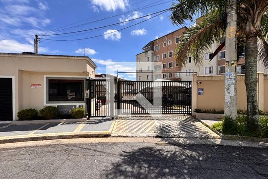 Fachada + plaquinha de apartamento à venda com 2 quartos, 45m² em Parque São Vicente, Mauá