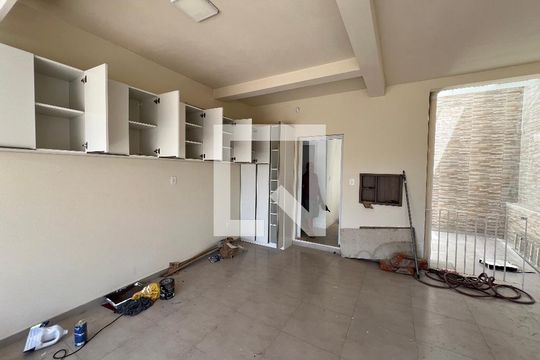 Garagem de casa à venda com 3 quartos, 172m² em Canudos, Novo Hamburgo