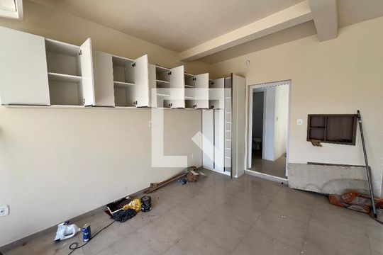 Garagem de casa à venda com 3 quartos, 172m² em Canudos, Novo Hamburgo