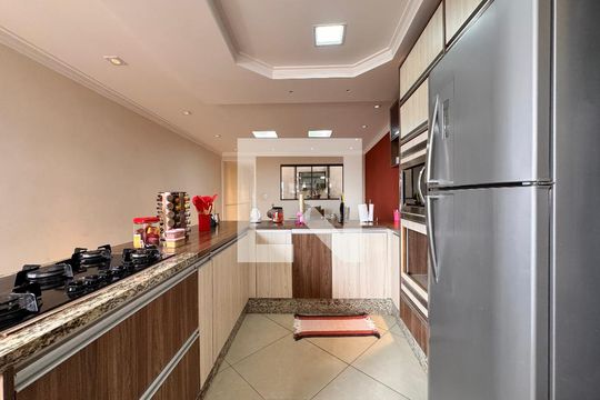 Cozinha de casa à venda com 3 quartos, 266m² em Vila Guaraciaba, Santo André